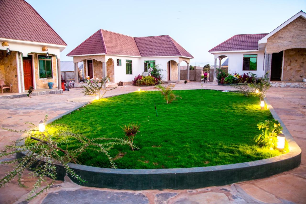 Asmorein Hotel Babati Bagian luar foto