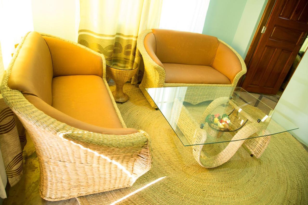 Asmorein Hotel Babati Bagian luar foto