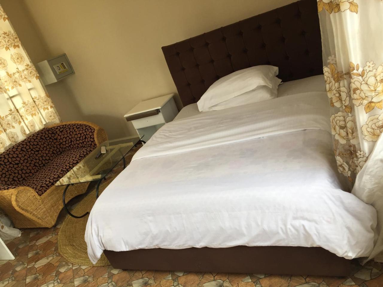 Asmorein Hotel Babati Bagian luar foto